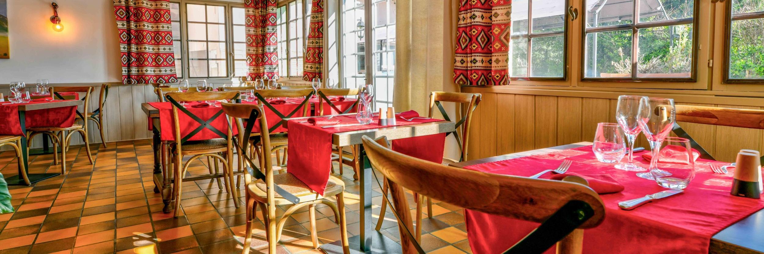 Logis Hostellerie Du Neez Gan Bagian luar foto