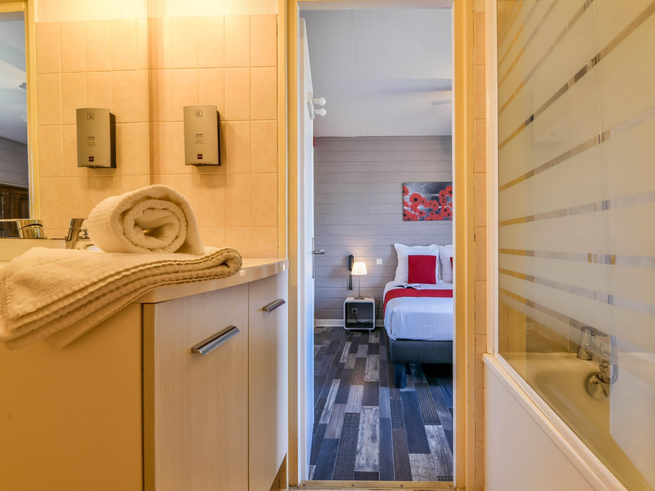Logis Hostellerie Du Neez Gan Bagian luar foto