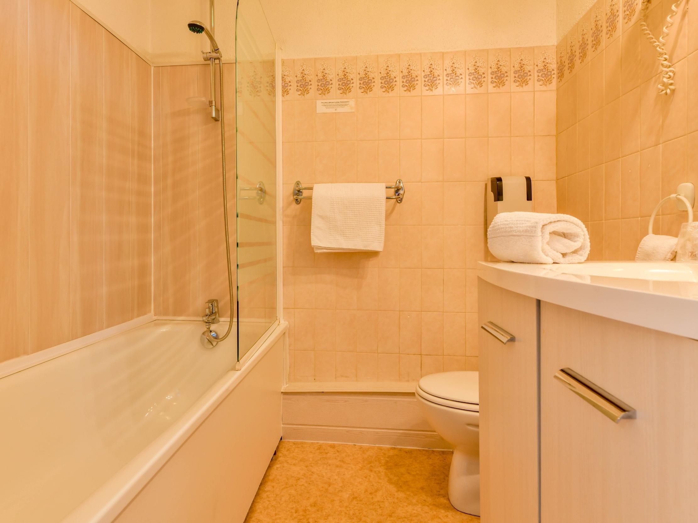 Logis Hostellerie Du Neez Gan Bagian luar foto