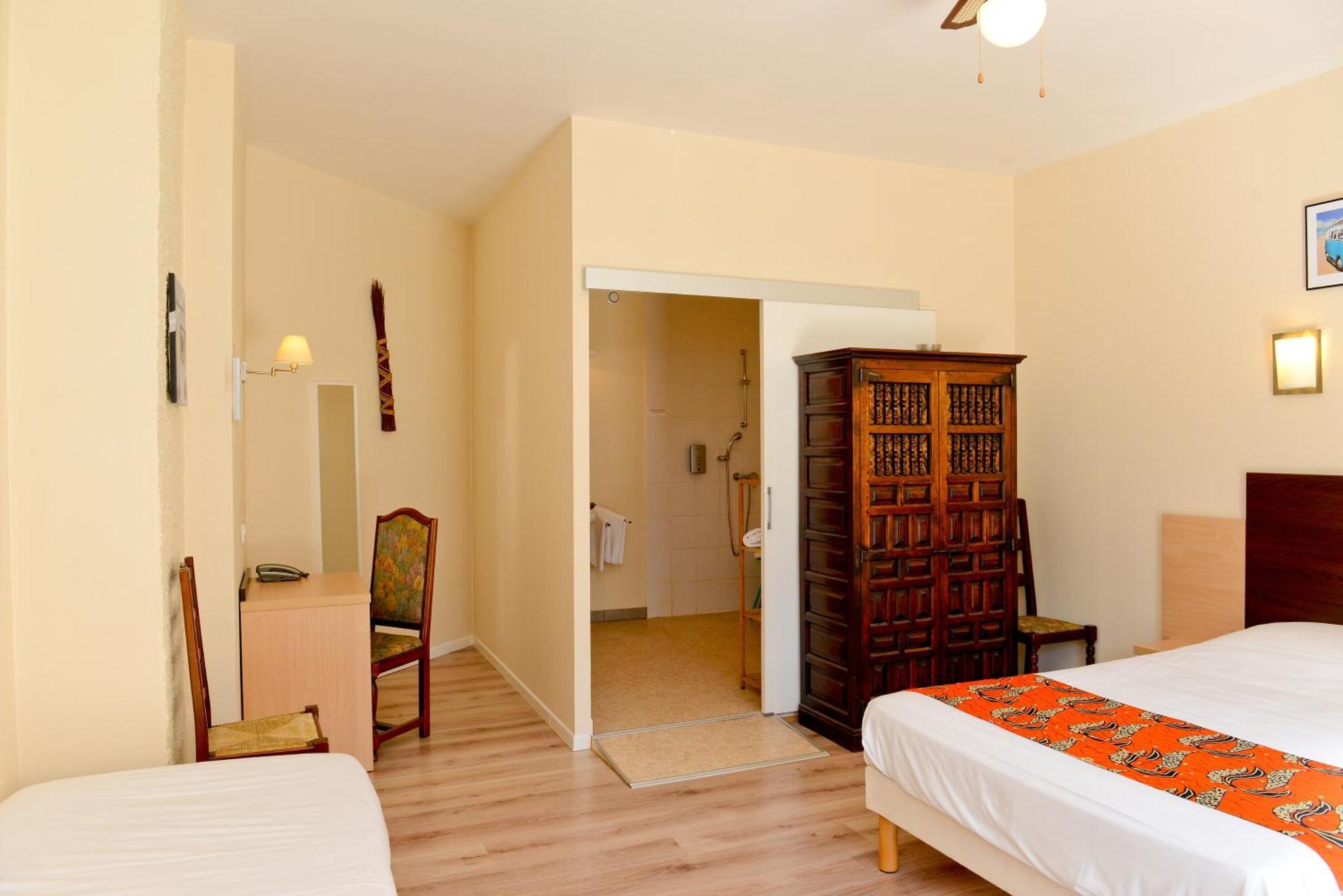 Logis Hostellerie Du Neez Gan Bagian luar foto