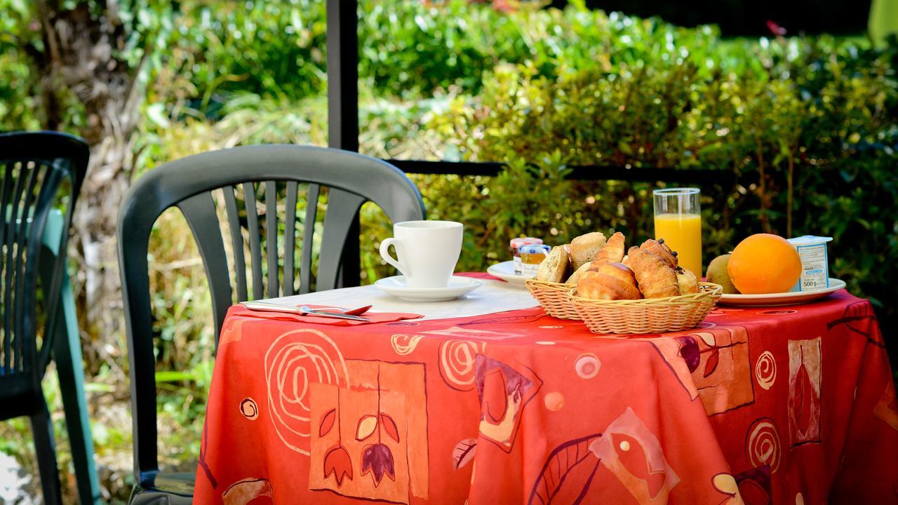 Logis Hostellerie Du Neez Gan Bagian luar foto
