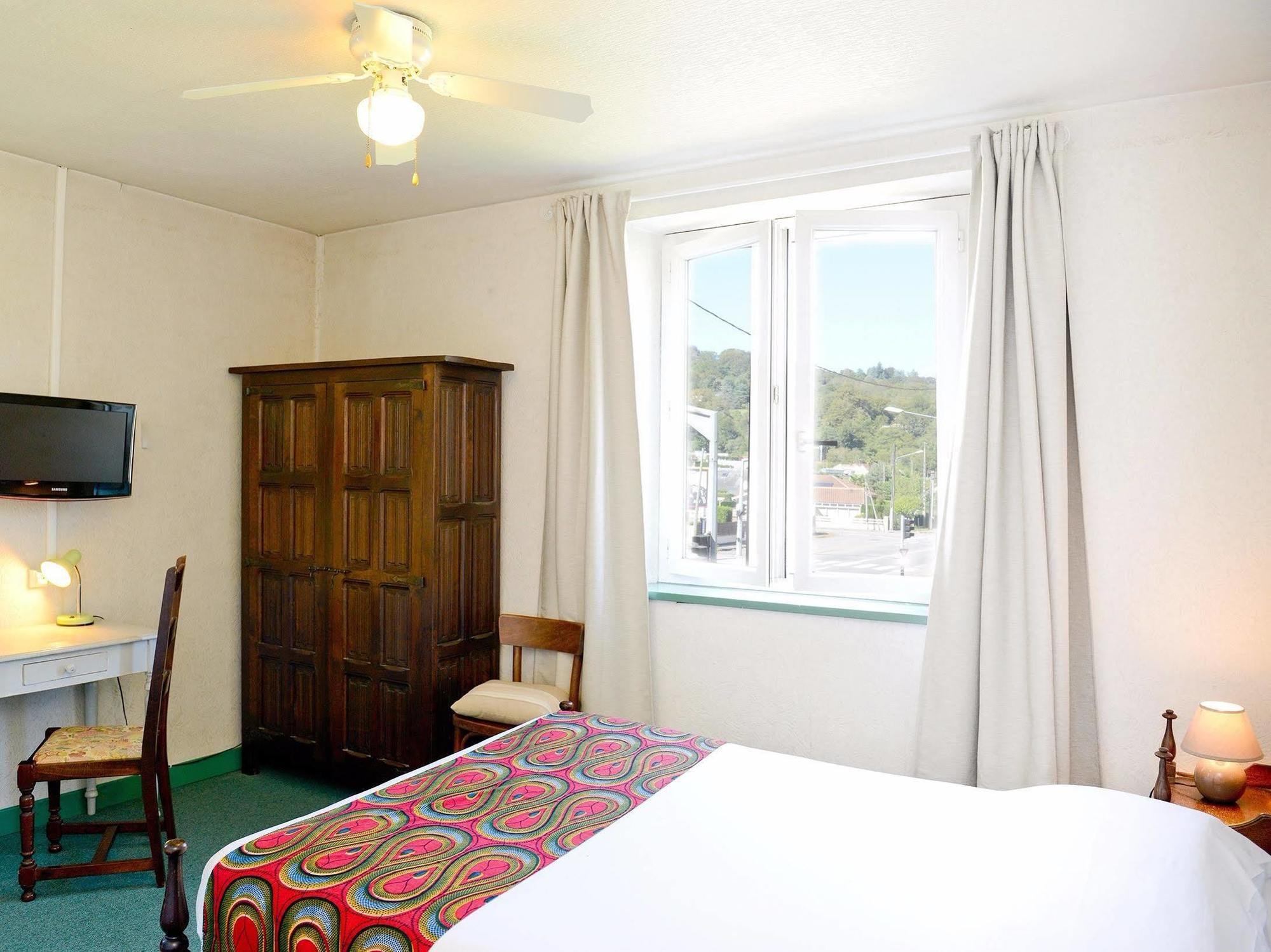Logis Hostellerie Du Neez Gan Bagian luar foto