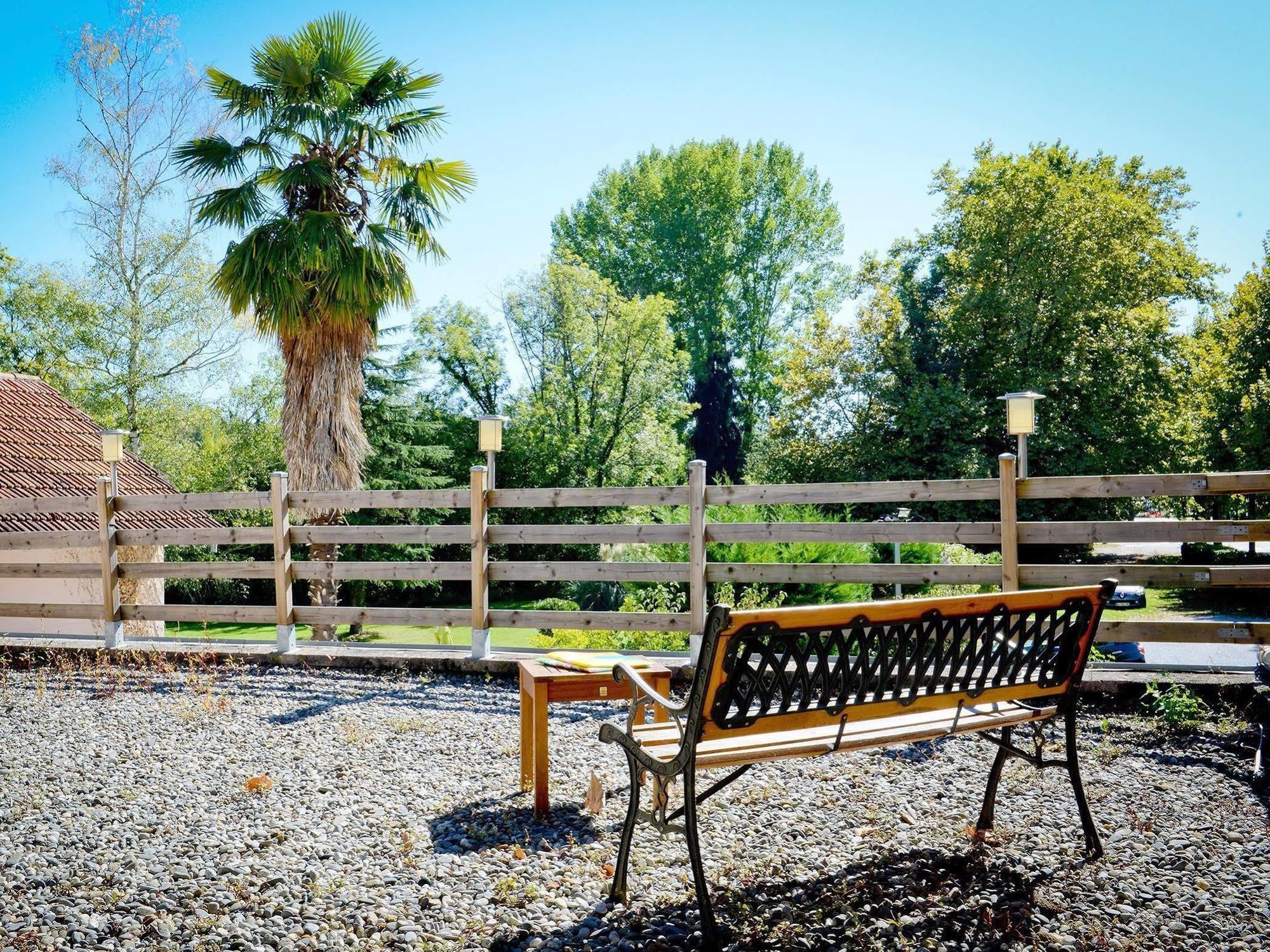 Logis Hostellerie Du Neez Gan Bagian luar foto