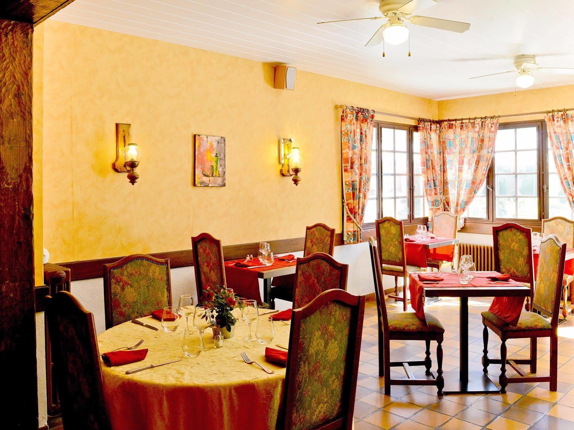 Logis Hostellerie Du Neez Gan Bagian luar foto